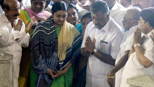 Deepa Jayakumar, former Tamil Nadu chief minister J Jayalalithaa's niece with O Panneerselvam and MLAs pray at the grave of J Jayalalithaa in Chennai on Tuesday.(PTI Photo)