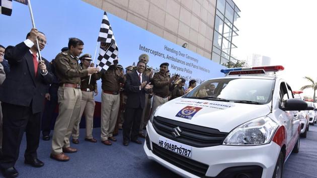Gurgaon police commissioner flags off a new vehicle. (Sanjeev Verma/HT Photo) Gurgaon police commissioner flags off a new vehicle. (Sanjeev Verma/HT Photo)