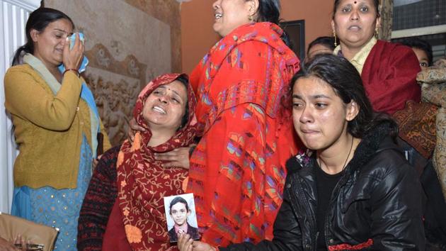 The family of the girl tried frantically to find her but could not do so.(Sakib Ali/HT Photo)