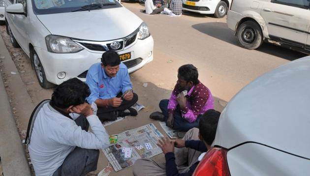 Cab drivers play cards during the sixth day of strike. The availability of cabs, however, was better on Tuesday.(Parveen Kumar/HT Photo) Cab drivers play cards during the sixth day of strike. The availability of cabs, however, was better on Tuesday.(Parveen Kumar/HT Photo)