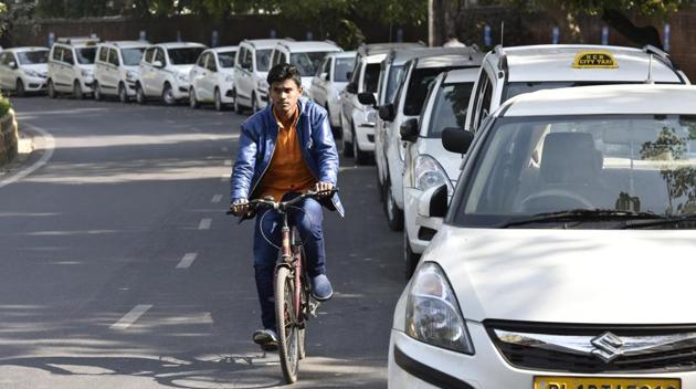 Ola Uber taxis seen at Jantar Mantar in New Delhi, India, on Tuesday, February 14, 2017.(Vipin Kumar/HT PHOTO)