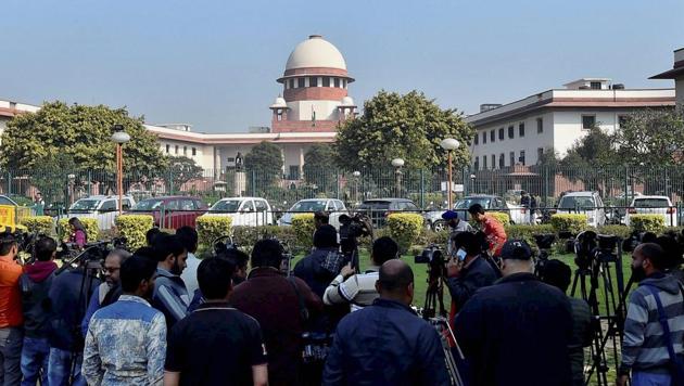 Mediapersons at Supreme Court of India during the verdict on Sasikala’s disproportionate assets case, in New Delhi.(PTI Photo)