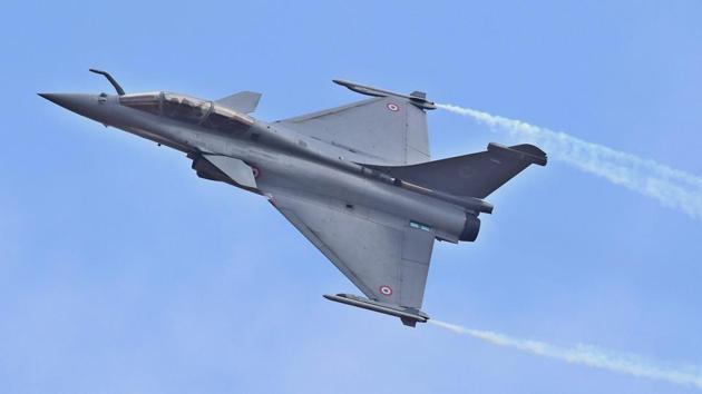 A Rafale fighter aircraft during the inauguration of the 11th biennial edition of AERO INDIA 2017 at Yelahanka Air base in Bengaluru on February 14.(PTI)