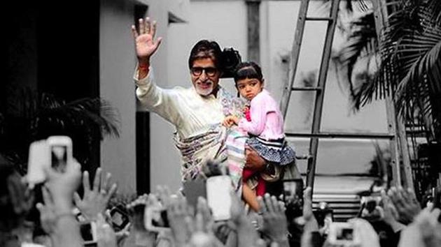 Big B had a pizza date with Aaradhya. Big B had a pizza date with Aaradhya.
