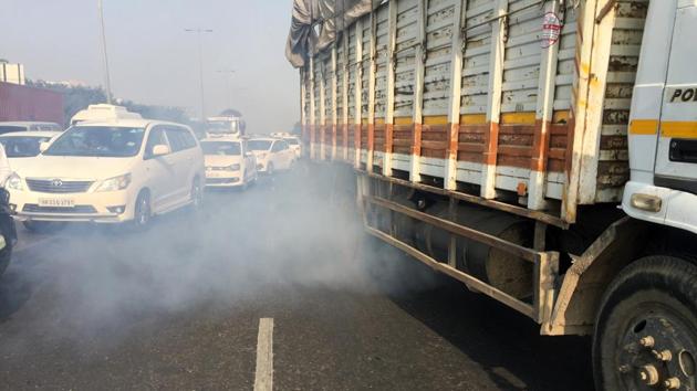 Vehicular emission is one of the main reasons for the poor air quality in Delhi-NCR. (HT File) Vehicular emission is one of the main reasons for the poor air quality in Delhi-NCR. (HT File)