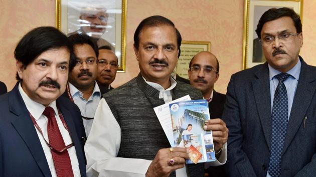 Tourism & culture minister Mahesh Sharma and other officials during the launch of the pre-loaded free SIM cards in New Delhi on Wednesday.(PTI)