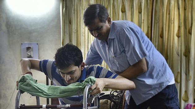 Ravi Rai, the patient who was wrongly operated, takes his father’s help to move.(Raj K Raj/HT File Photo) Ravi Rai, the patient who was wrongly operated, takes his father’s help to move.(Raj K Raj/HT File Photo)
