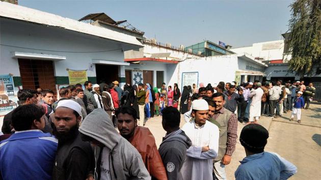 Voters queued up outside a polling booth to cast their votes at Dharampur constituency in Dehradun on Wednesday. Single-phase Assembly Elections in Uttarakhand started today. (PTI Photo) Voters queued up outside a polling booth to cast their votes at Dharampur constituency in Dehradun on Wednesday. Single-phase Assembly Elections in Uttarakhand started today. (PTI Photo)
