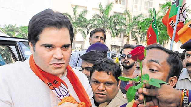 BJP MP Varun Gandhi is conspicuous by his absence in the campaign trails in Uttar Pradesh, including in his own constituency of Sultanpur.(Mujeeb Faruqui/HT File Photo) BJP MP Varun Gandhi is conspicuous by his absence in the campaign trails in Uttar Pradesh, including in his own constituency of Sultanpur.(Mujeeb Faruqui/HT File Photo)