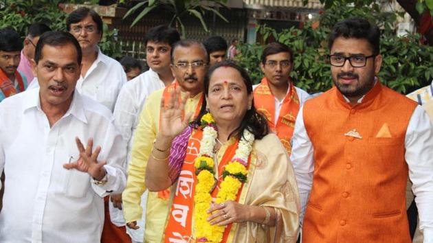 shiv Sena’s jayshree Mistry campaigns ahead of the BMC polls.(HT)