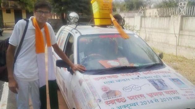 Kailash Panchal with his car. He is currently in Kota to spread awareness on cleanliness and the ills of open defecation. (HT photo) Kailash Panchal with his car. He is currently in Kota to spread awareness on cleanliness and the ills of open defecation. (HT photo)