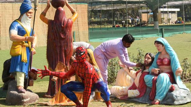 Workers cleaning up the statues on Thursday. (Sanjeev Sharma/HT Photo) 