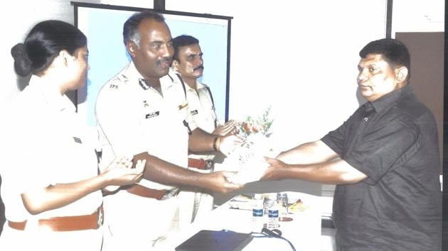 Shailesh Bhatt being felicitated by the police. (HT) Shailesh Bhatt being felicitated by the police. (HT)