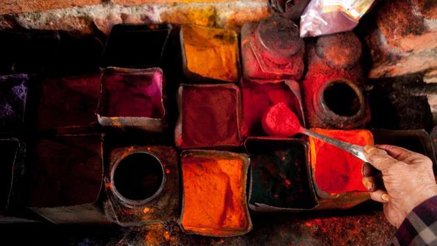 Colours to dye threads which are used to make colourful threads for embroidering the Namda carpets. (Waseem Andrabi /HT PHOTO )