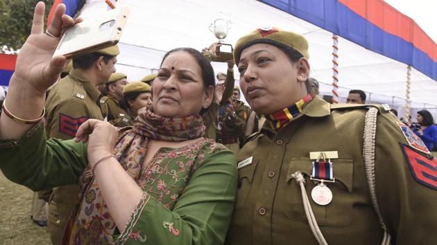 A winner of president police medal takes a selfie with a relative during the event. Delhi Police has often struggled to shrug off its tag of apathy and corruption that it has come to be associated with. (Sonu Mehta/HT PHOTO)