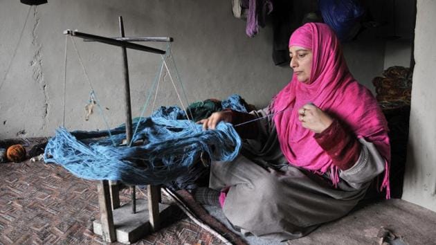 A Kashmir woman assembles the colourful thread for the embroidery. (Waseem Andrabi /HT PHOTO )