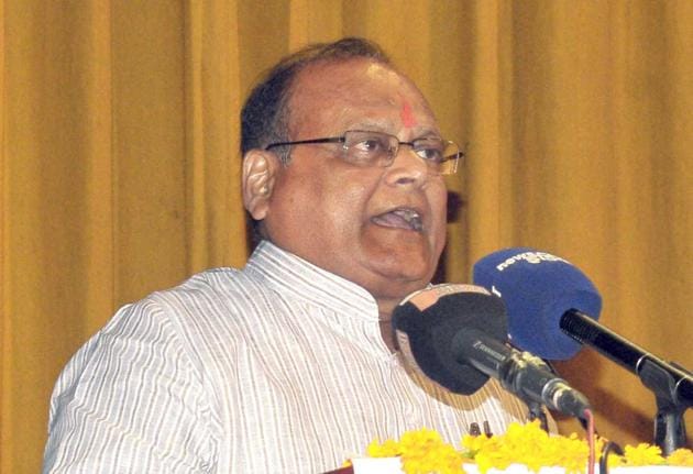 Rajasthan health minister Kali Charan Saraf said ban on tobacco can to be imposed throughout the country.(HT Photo) Rajasthan health minister Kali Charan Saraf said ban on tobacco can to be imposed throughout the country.(HT Photo)