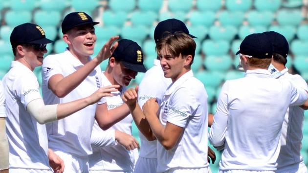 England U-19 bowler Aaron Beard celebrates with team mates after dismissing India captain Jonty Sidhu during the last day of their Youth Test at VCA stadium in Nagpur on Thursday.(PTI)