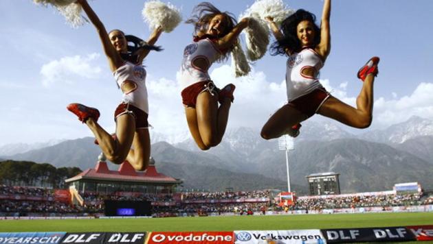 Sweeping changes that recently rocked the Indian economy have triggered tremors that also impact the Indian Premier League (IPL). And in this situation, it is likely big stars take a hit (pay cut) in cricket’s version of demonetisation, as the league goes through downsizing and cost-cutting. (Getty Images)
