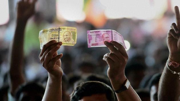 Nearly 9 lakh accounts are under the I-T scanner for suspicious cash deposits.(PTI File Photo)