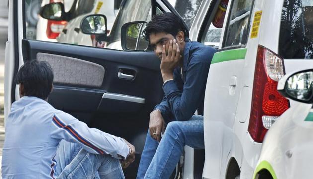 Striking drivers of Ola / Uber cabs at Jantar Mantar, New Delhi, during the strike by Ola and Uber, February 15, 2017.(Vipin Kumar/HT Photo)