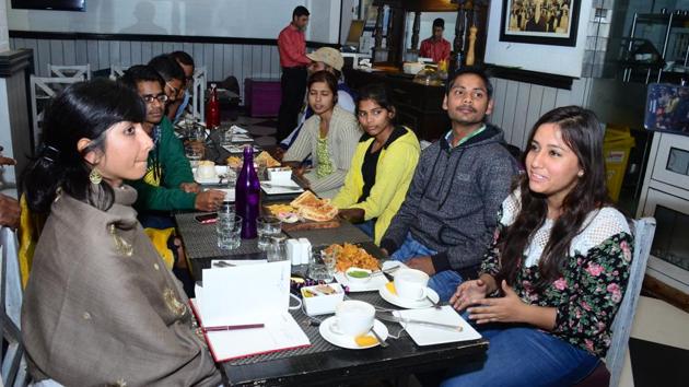 A group of college students at El Chiko, one of Allahabad’s coffee shops, talk about the ongoing seven-phase elections in Uttar Pradesh. (HT Photo) A group of college students at El Chiko, one of Allahabad’s coffee shops, talk about the ongoing seven-phase elections in Uttar Pradesh. (HT Photo)