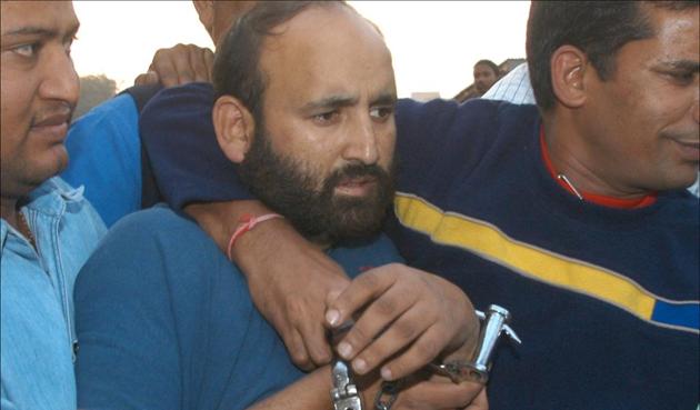 Though the court has awarded him 10 years imprisonment, Delhi serial blasts masterminf Tariq Ahmad Dar now walks a free man as he has already served 12 years in jail.(HT Photo)