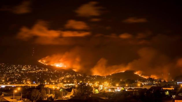 Wildfires simmer close to a suburb of Christchurch, raising warning signals for the residents. About 1,000 people have been evacuated so far, but with winds forecast to pick up and fan the flames, authorities warned residents to flee at the first sign of danger. (Mark Hannah / REUTERS)