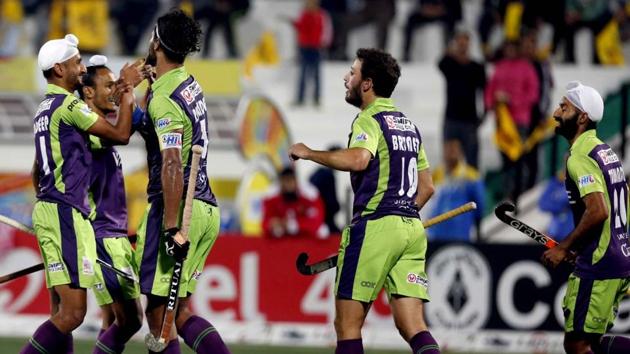 Delhi Waveriders beat Jaypee Punjab Warriors 6-1 in the Hockey India League.(HIL) Delhi Waveriders beat Jaypee Punjab Warriors 6-1 in the Hockey India League.(HIL)