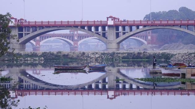 (Above) The recently developed new Pucca Pull in the Lucknow North constituency.(Deepak Gupta/HT Photo)