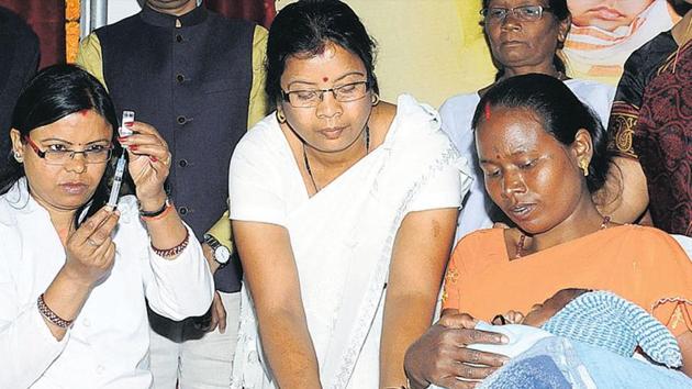 A doctor administers a vaccine to a child in Ranchi (File photo)(Diwakar Prasad/ HT)