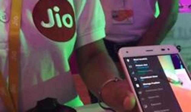 A Reliance employee demonstrates Jio LYF phone at their headquarters on the outskirts of Mumbai.(REUTERS)