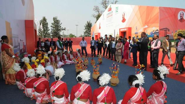 Tribal folk dancers performing for the guests at the summit in Ranchi on Friday (Diwakar Prasad/HT Photo) Tribal folk dancers performing for the guests at the summit in Ranchi on Friday (Diwakar Prasad/HT Photo)