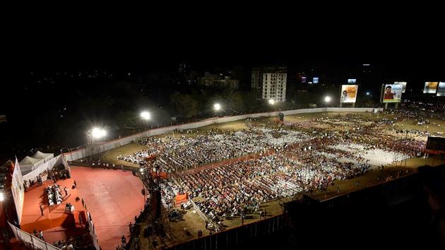 Fadnavis said the decision to facilitate the redevelopment of koliwadas (colonies of fishing community) will be taken and also those residing on forest lands will be rehabilitated at the same place. (Arijit Sen/HT PHOTO) 