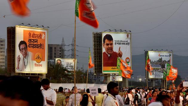 Political hoardings along the Eastern Expressway near Sion. (Arijit Sen/HT PHOTO) 