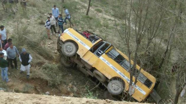 The school bus that rolled down a gorge at Dehar area of Sundernagar.(Birbal Sharma /HT)