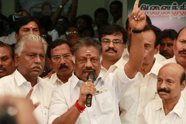 Former Tamil Nadu CM O Panneerselvam says Jayalalithaa was loved by people for her pro-people welfare measures and they would be outraged if any attempt was made to remove her portraits from government offices. (HT File)