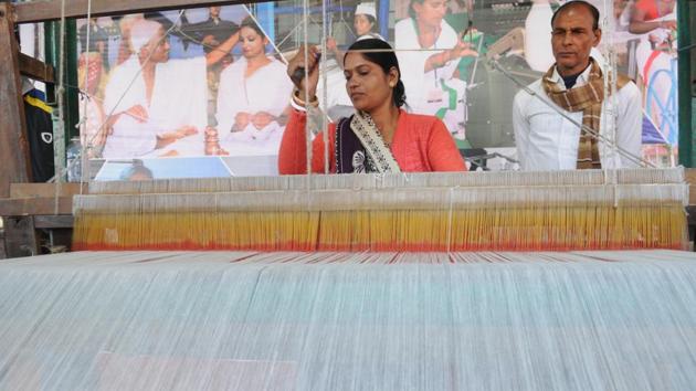 A woman using a handloom during National Khadi fair in Ranchi on December 18.(Diwakar Prasad/ HT File Photo)