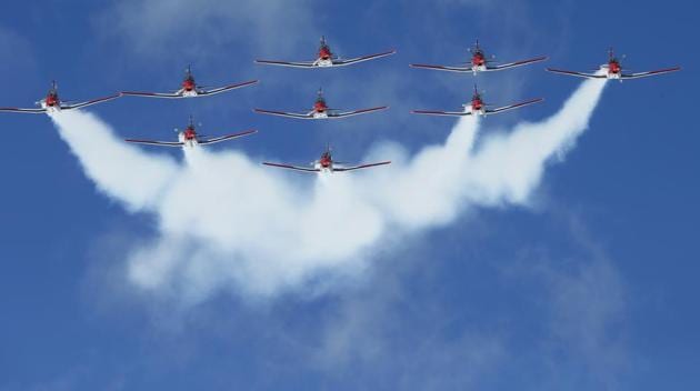 Members of the Swiss aerobatic team, Patrouille Swiss, fly in formation over the valley of St. Moritz during an airshow for the FIS Alpine World Skiing Championships in St. Moritz, Switzerland on February 17, 2017. (Ruben Sprich / REUTERS)