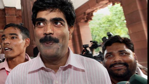 RJD’s Mohammad Shahabuddin, a former MP, arrives in Parliament.(PTI FILE)