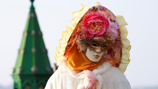 A reveller poses in Saint Mark's Square during the Carnival in Venice, Italy on February 18, 2017. (Alessandro Bianchi / REUTERS)