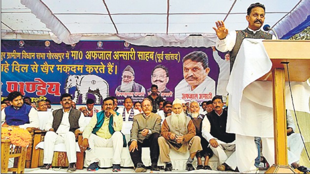 Afzal Ansari campaigns for his jailed brother and MLA Mukhtar Ansari.(HT Photo)