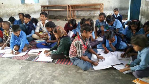 Mahadalit children being taught in Bihar’s Nalanda district under the pilot project. (HT photo) Mahadalit children being taught in Bihar’s Nalanda district under the pilot project. (HT photo)