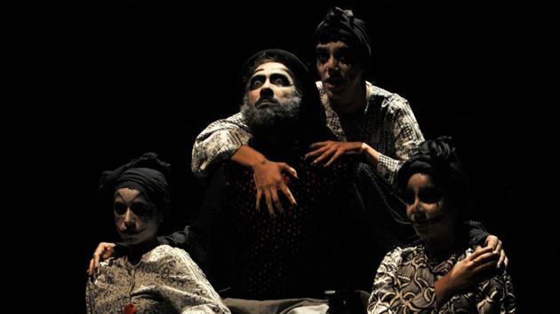 Actor Ranvir Shorey performing Macbeth play at Tagore theatre in Chandigarh, on Sunday. (Ravi Kumar/HT photo)