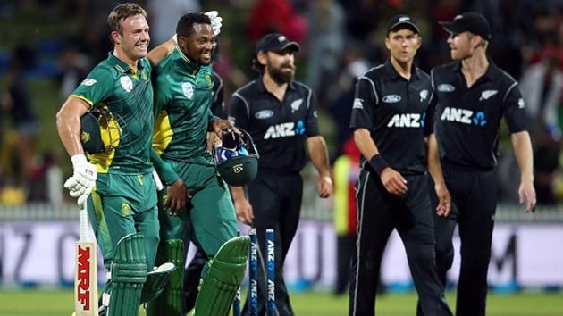 AB de Villiers (L) and Andile Phehlukwayo celebrate after winning the one-day international (ODI) cricket match between New Zealand and South Africa. (AFP/Getty Images) AB de Villiers (L) and Andile Phehlukwayo celebrate after winning the one-day international (ODI) cricket match between New Zealand and South Africa. (AFP/Getty Images)