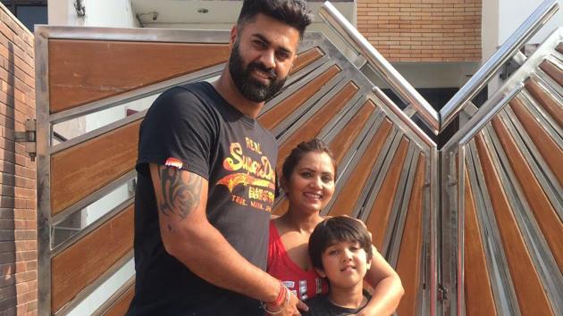 Manpreet Gony, who reunited with his wife and son seven months back, is hoping to have a successful IPL 2017 season after being picked by Gujarat Lions in the auction on Monday.(HT Photo)