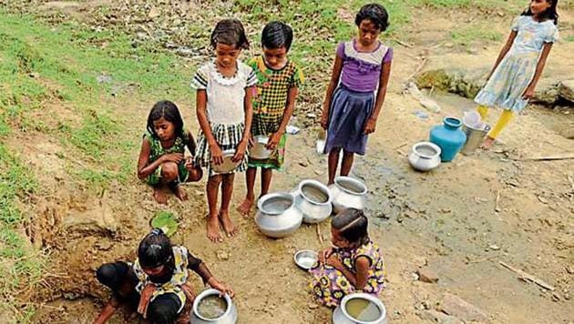 India is among the top 10 countries in the world with the largest number of people living without access to safe water.(HT Photo)