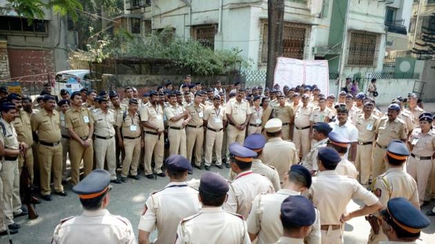 ATTENTION: Police security outside a polling booth in Sion. (VIJAYANAND GUPTA/hT)