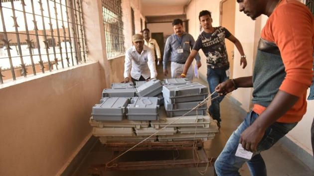 ON THE FAST TRACK: The work is on in full progress. (PRATHAM GOKHALE/HT)