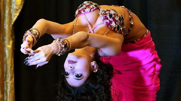 Belly Dancer Kristina Mnoyan of Russia competes in the Taxsim category of the 2017 ‘Belly Dancer of the Universe Competition’ in Long Beach, California, on February 19, 2017. The annual competition sees dancers from all over the world competing for prizes in six different categories. (Mark RALSTON / AFP) Belly Dancer Kristina Mnoyan of Russia competes in the Taxsim category of the 2017 ‘Belly Dancer of the Universe Competition’ in Long Beach, California, on February 19, 2017. The annual competition sees dancers from all over the world competing for prizes in six different categories. (Mark RALSTON / AFP)